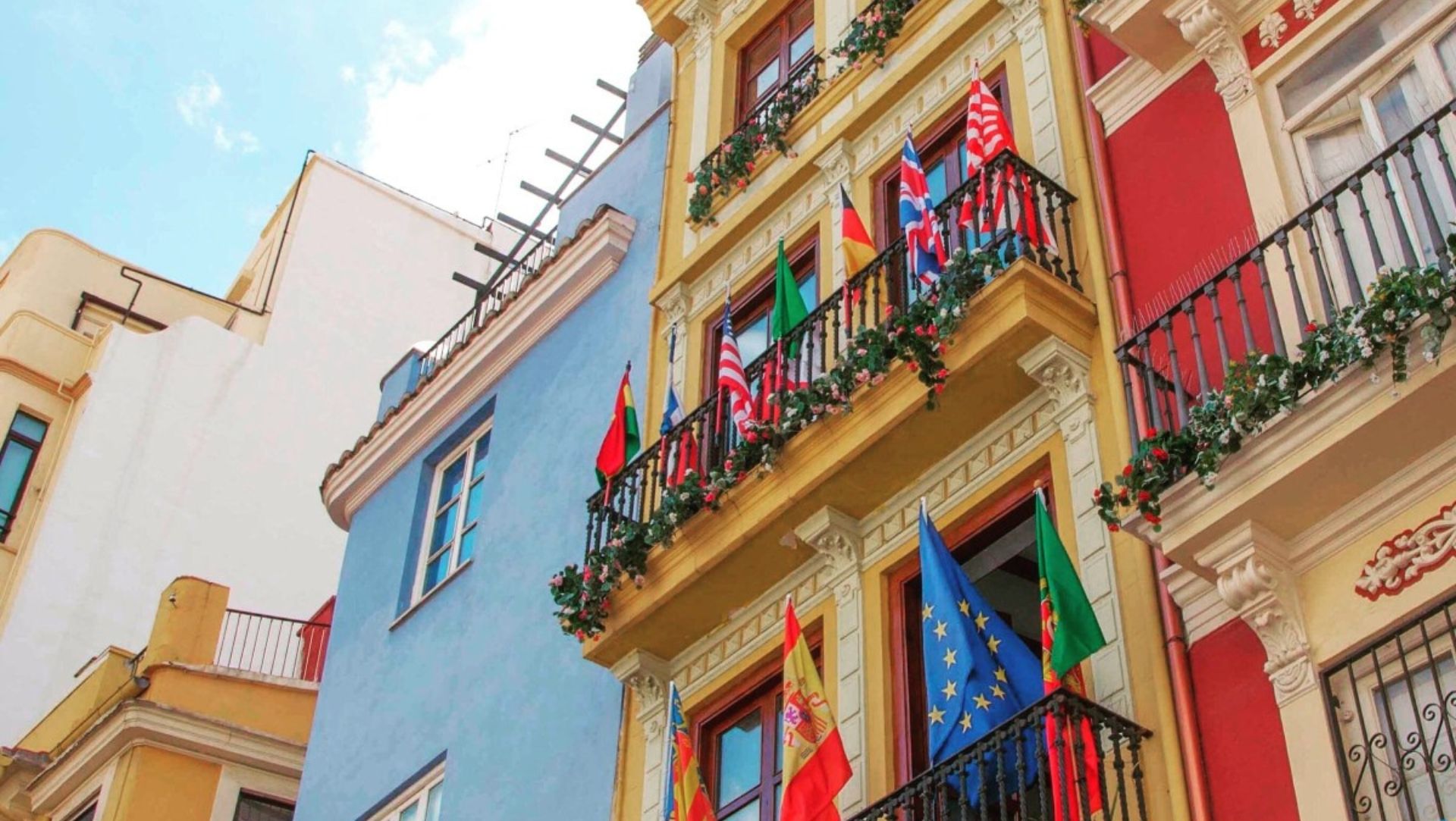 Can foreigner buy property in Spain