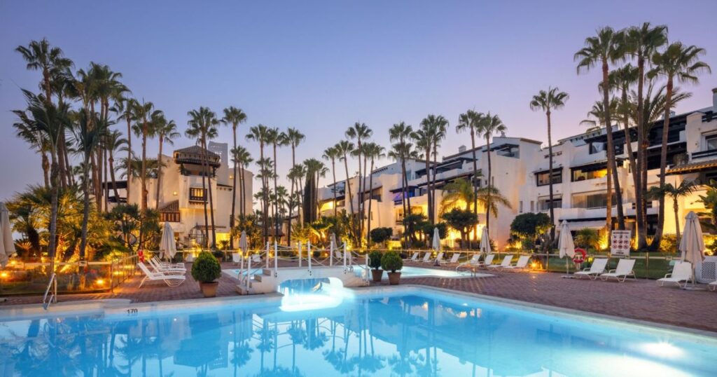 Golden Mile vs Nueva Andalucia