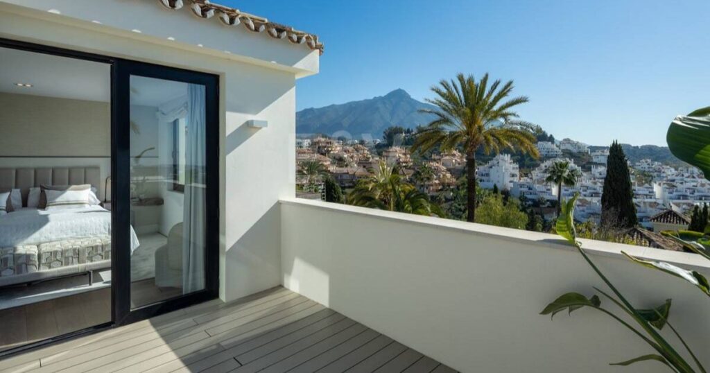 Golden Mile vs Nueva Andalucia