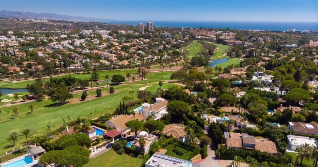 Golden Mile vs Nueva Andalucia