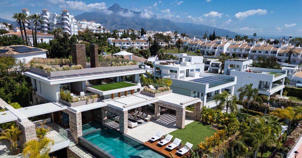 Golden Mile vs Nueva Andalucia